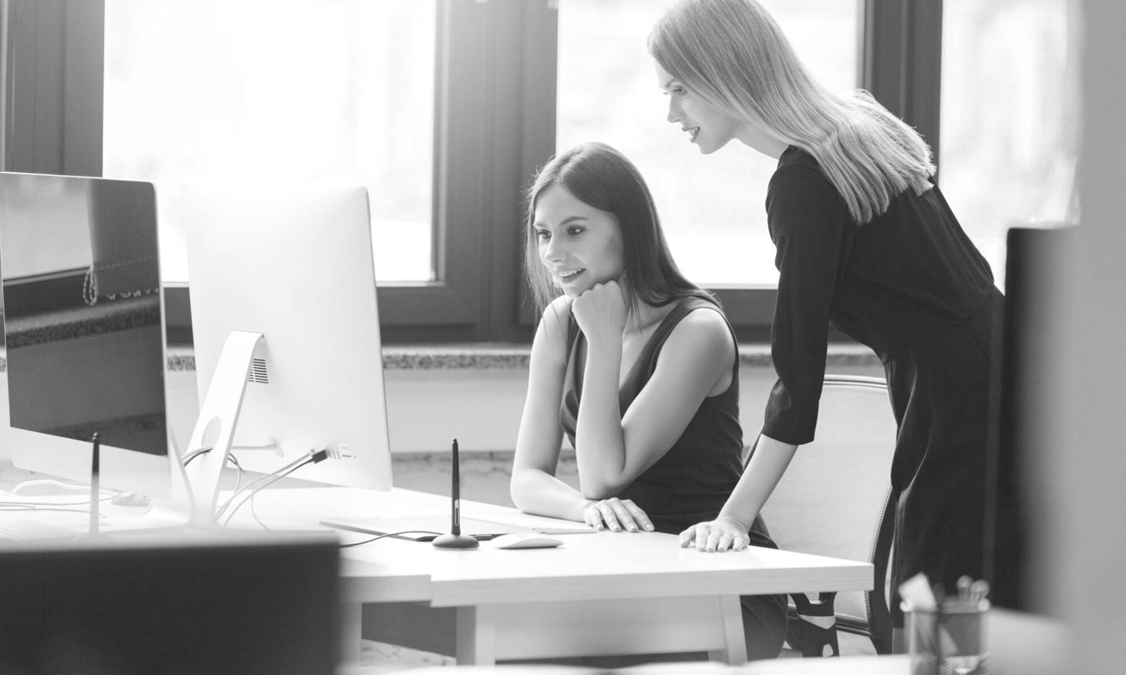 Team di consulenti fiscali al lavoro su strategie personalizzate